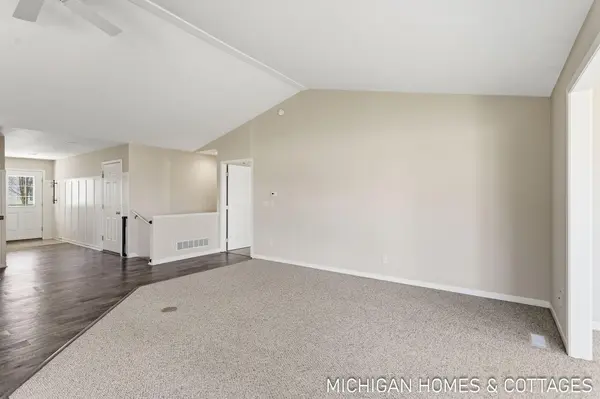 1535 Ashtyn Woods Pkwy, Holland Twp, MI 49464