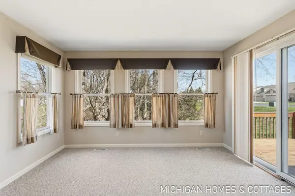 1535 Ashtyn Woods Pkwy, Holland Twp, MI 49464