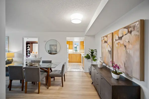 645 Millwood RD #201, Toronto C10, ON M4S 1L1