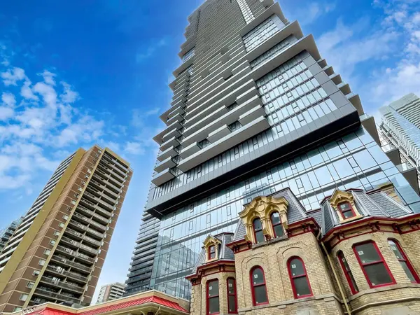 634 Church ST #2710, Toronto C08, ON M4Y 0G9