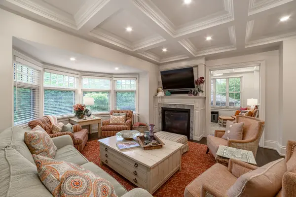 43 Maple AVE, Toronto C09, ON M4W 2T9