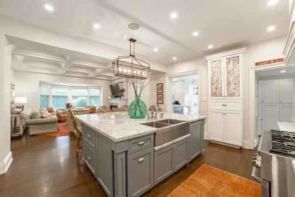 43 Maple AVE, Toronto C09, ON M4W 2T9