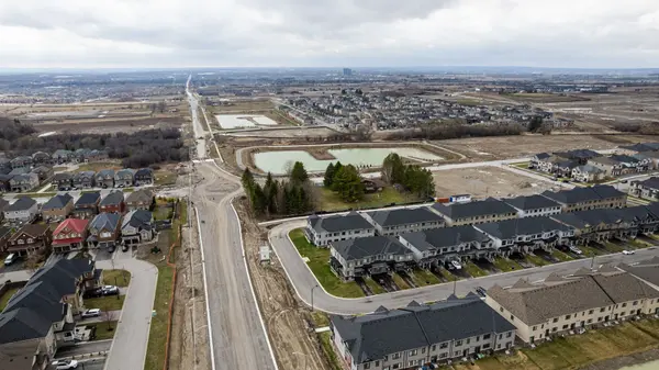 2045 Grandview ST N, Oshawa, ON L1H 8L7