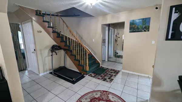 52 Gardiner DR, Ajax, ON L1S 5Y1