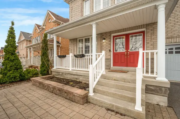6 Wilsongary CIR, Ajax, ON L1T 0G7