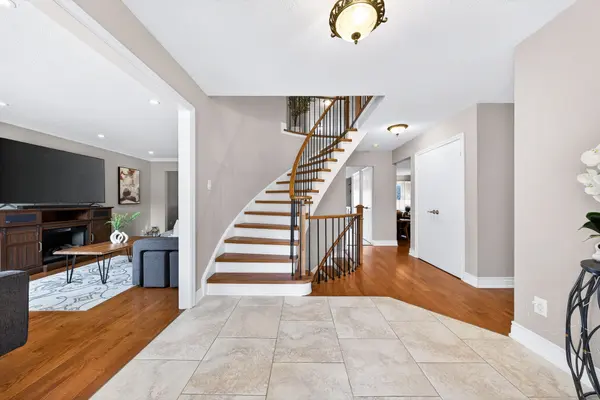 483 Alex Doner DR, Newmarket, ON L3X 1C3