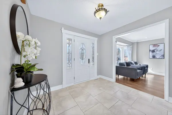 483 Alex Doner DR, Newmarket, ON L3X 1C3