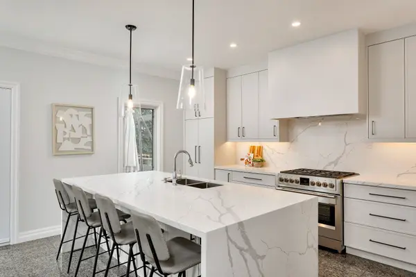 31 Lawrie RD, Vaughan, ON L4J 3N6