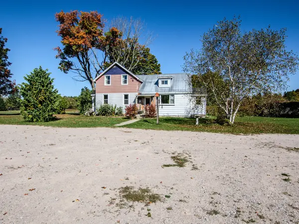 2041 Flos 4 RD W, Springwater, ON L0L 2K0