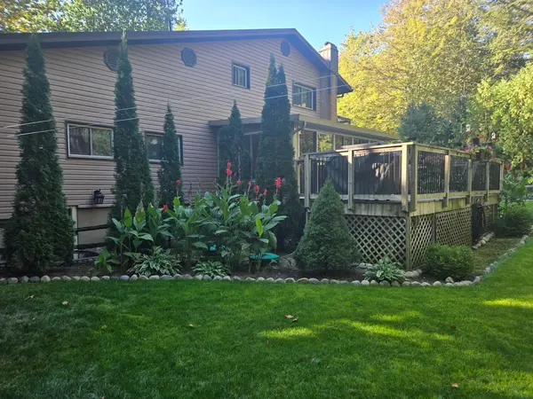 36 Card AVE, Tiny, ON L0L 2J0