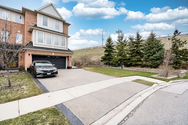 102 Decker Hollow CIR, Brampton, ON L6X 0L5
