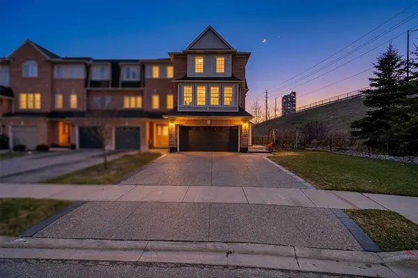 102 Decker Hollow CIR, Brampton, ON L6X 0L5