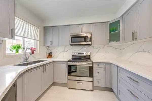 2468 Newcastle CRES, Oakville, ON L6M 4P3