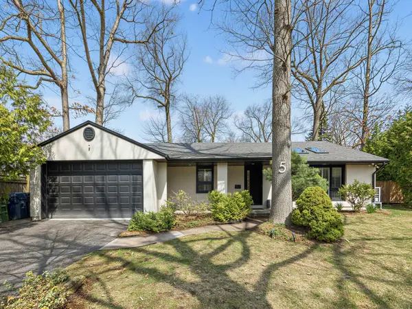 5 Crediton CT, Toronto W08, ON M9B 3B9