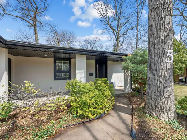 5 Crediton CT, Toronto W08, ON M9B 3B9