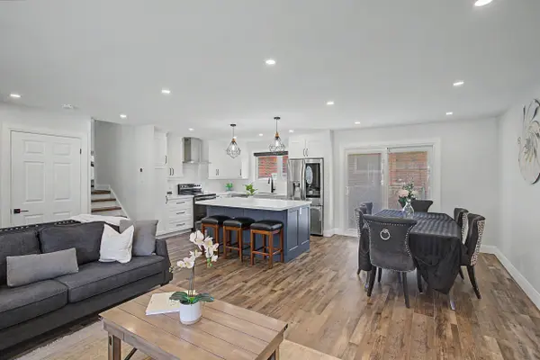 2144 Sandringham DR, Burlington, ON L7P 1T9