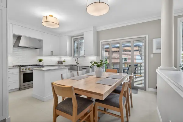 2261 Grouse LN, Oakville, ON L6M 3Z8