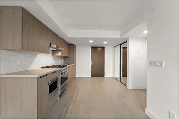 160 Kingsway CRES #213, Toronto W08, ON M8X 0B5