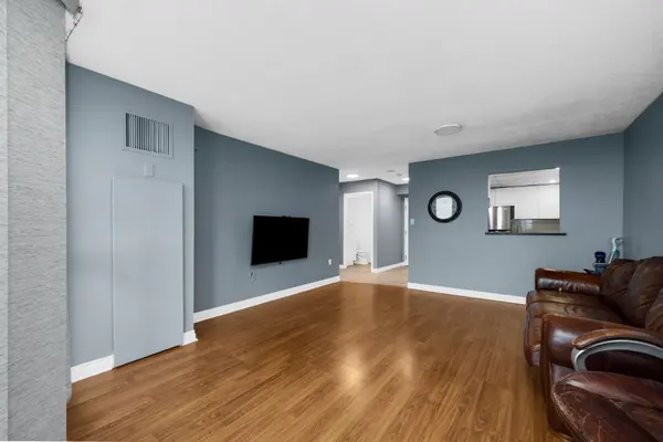 20 Mcfarlane DR #1504, Halton Hills, ON L7G 5J8