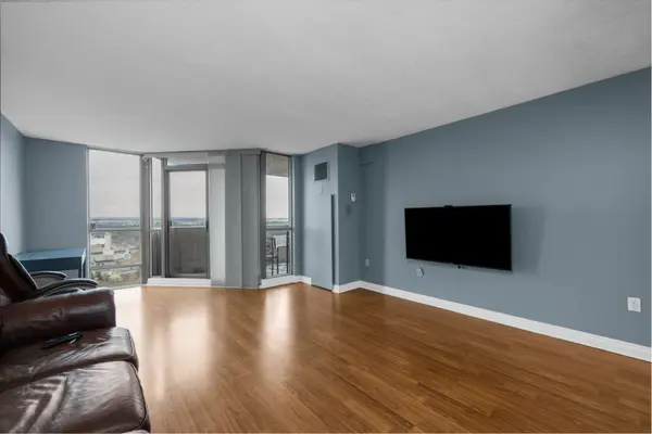 20 Mcfarlane DR #1504, Halton Hills, ON L7G 5J8