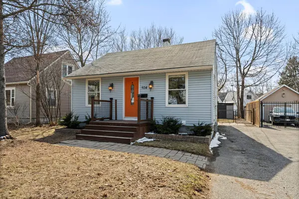 924 Fisher AVE, Carlington - Central Park, ON K1Z 6P4