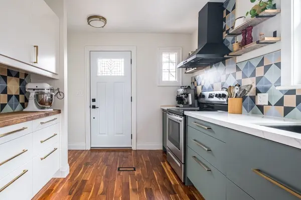 48 Longwood RD S, Hamilton, ON L8S 1S5