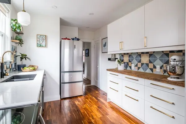 48 Longwood RD S, Hamilton, ON L8S 1S5