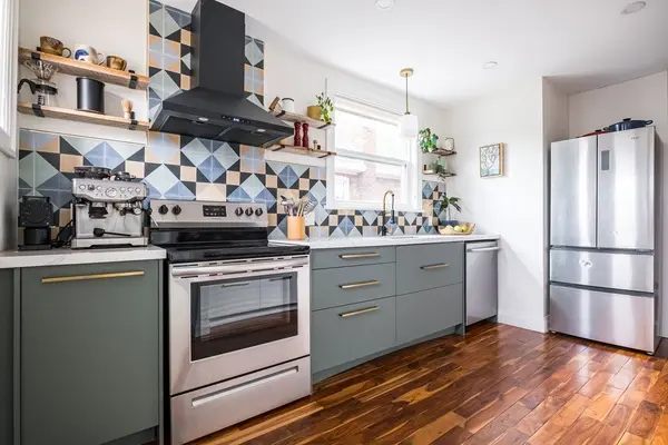 48 Longwood RD S, Hamilton, ON L8S 1S5