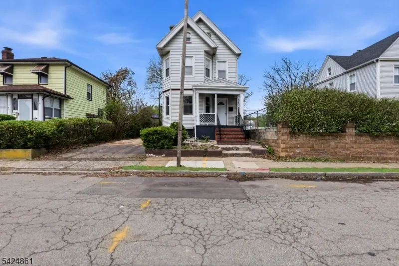 11 Dodd Ter, East Orange City, NJ 07017