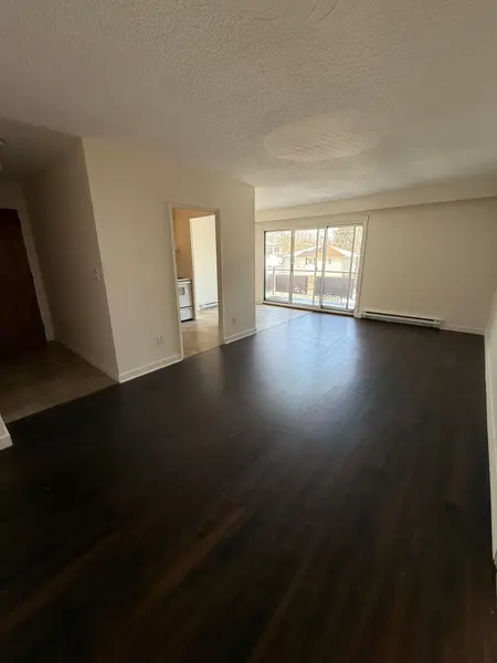 346 Elgin CT #9, Oshawa, ON L1J 2P4