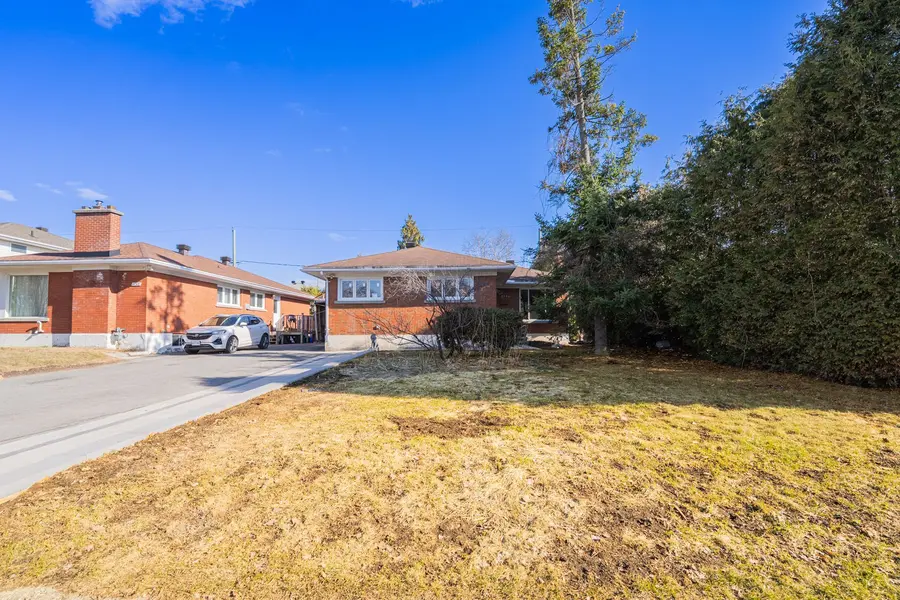 1746 - A Gage CRES, Belair Park - Copeland Park And Area, ON K2C 0Z9