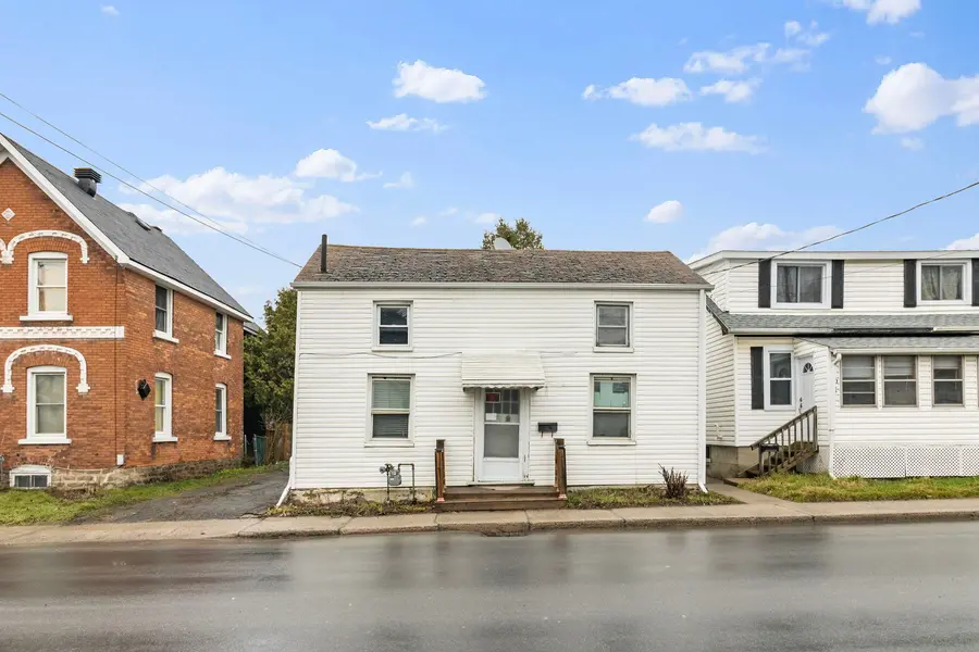 93 Perth ST, Brockville, ON K6V 5C8