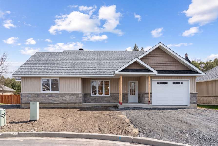 10 Whittaker CRES, Cornwall, ON K6H 0J6