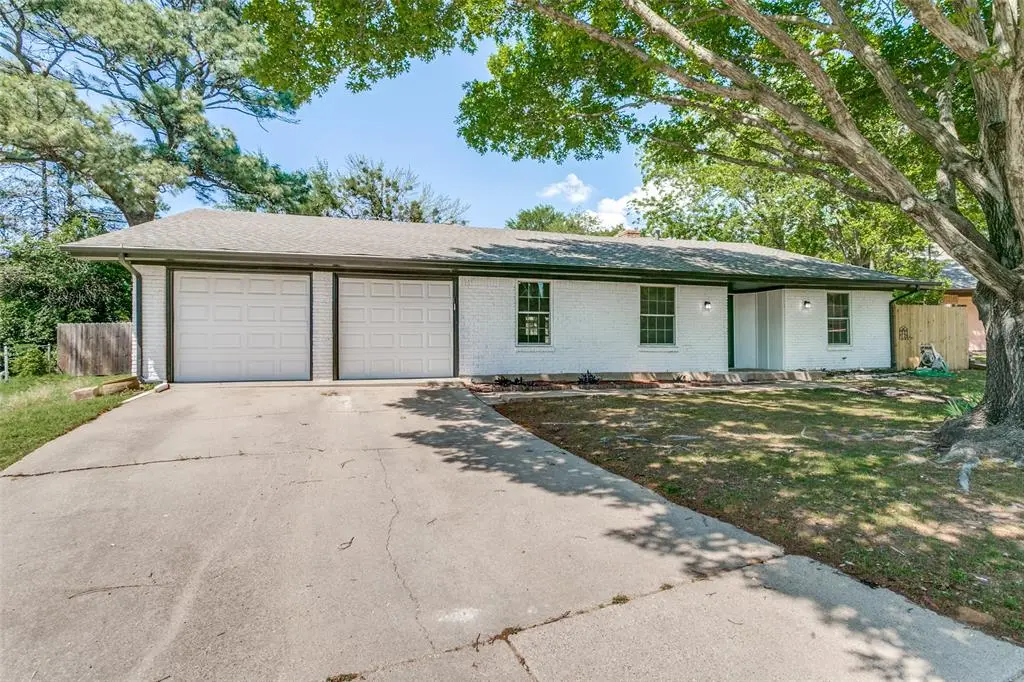 933 Charleston Court, Bedford, TX 76022