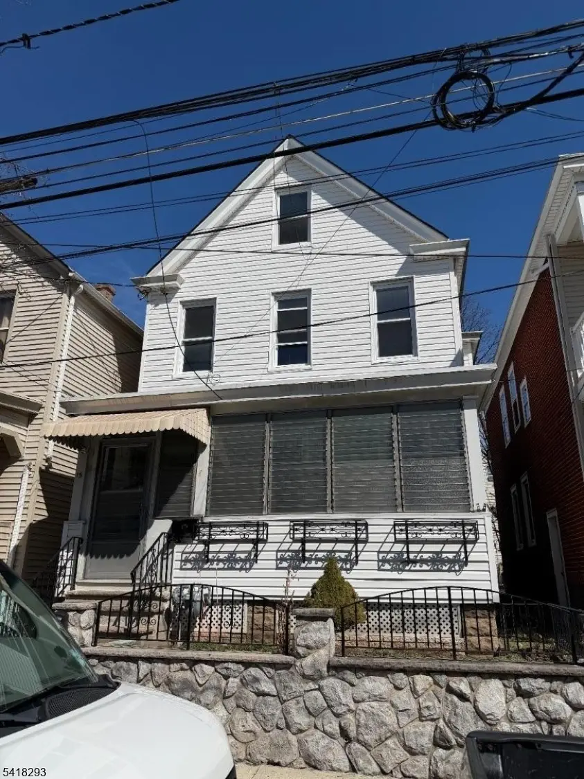 15 Cutler St, Clifton City, NJ 07011