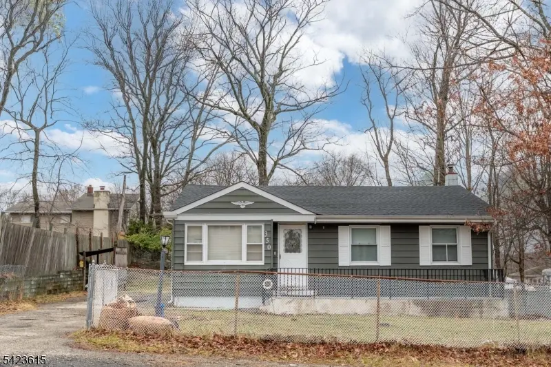 350 Dupont Ave, Hopatcong Boro, NJ 07843