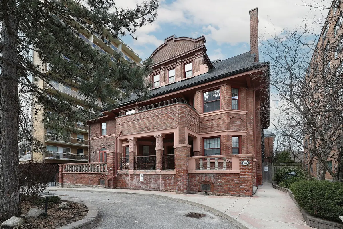 212 St. George ST #106, Toronto C02, ON M5R 2N5