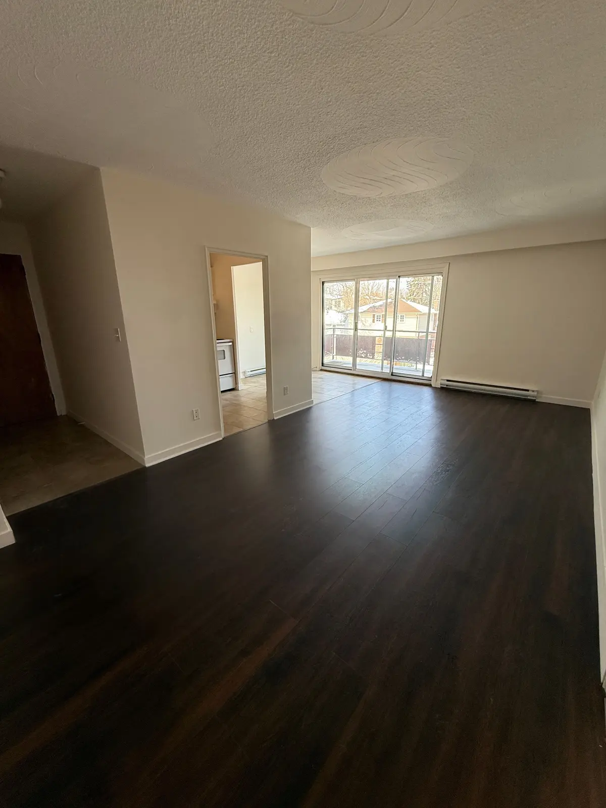 346 Elgin CT #9, Oshawa, ON L1J 2P4