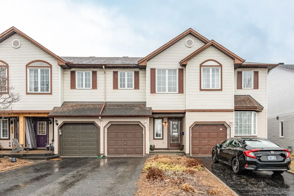 2034 P AVE, Alta Vista And Area, ON K1G 6G7