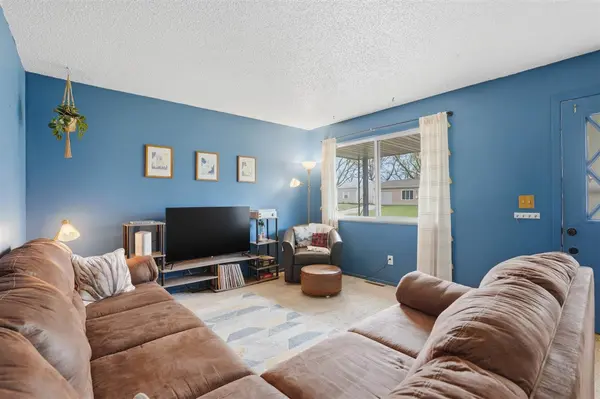 2220 Hollywood Blvd, Iowa City, IA 52240