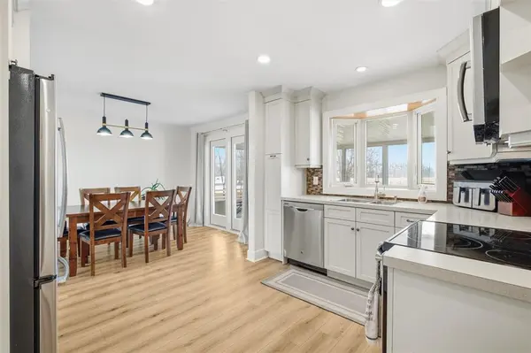 125 Turnbull DR, Winnipeg, MB R3V 1X2