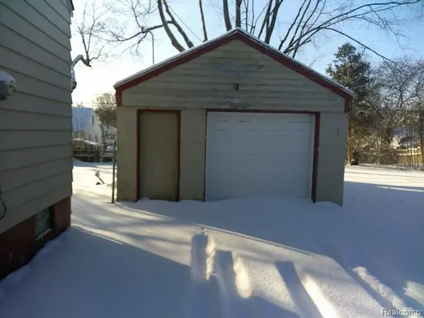 352 Buckingham AVE, Flint, MI 48507