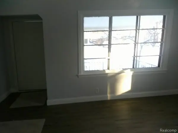 352 Buckingham AVE, Flint, MI 48507