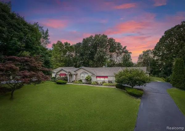 4354 Far Hill DR, Bloomfield Hills, MI 48304