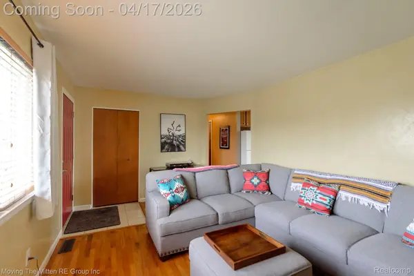 34227 Rosslyn ST, Westland, MI 48185