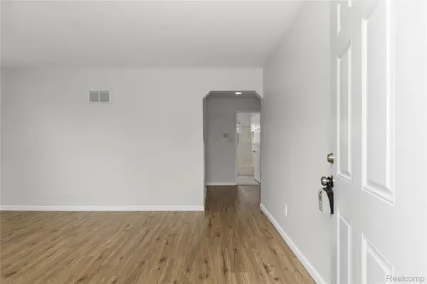 7426 Floral ST, Westland, MI 48185