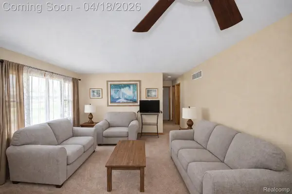 431 Lytle PL, Garden City, MI 48135