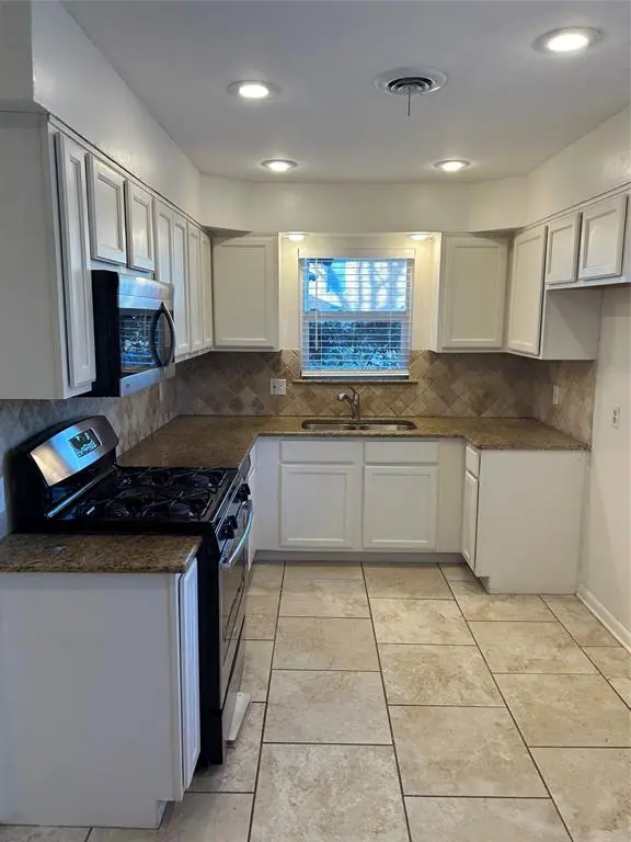 888 Berkinshire Drive, Dallas, TX 75218