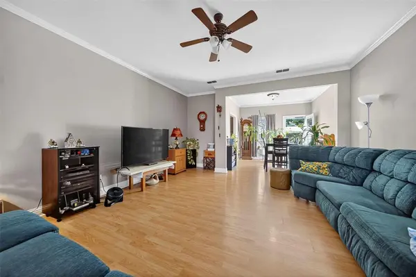 517 Wildewood Drive, Chandler, TX 75758