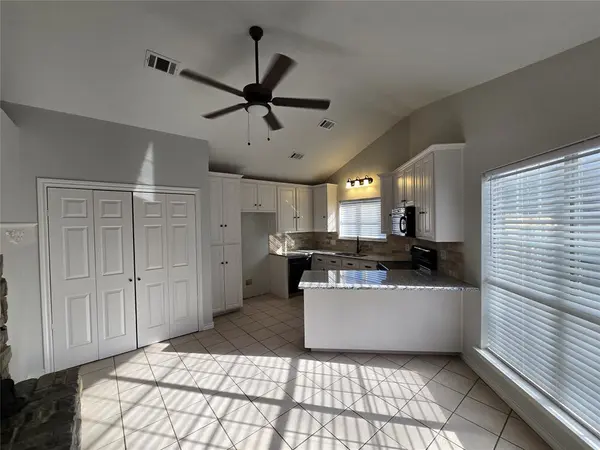 601 Preston Glen, Gunter, TX 75058